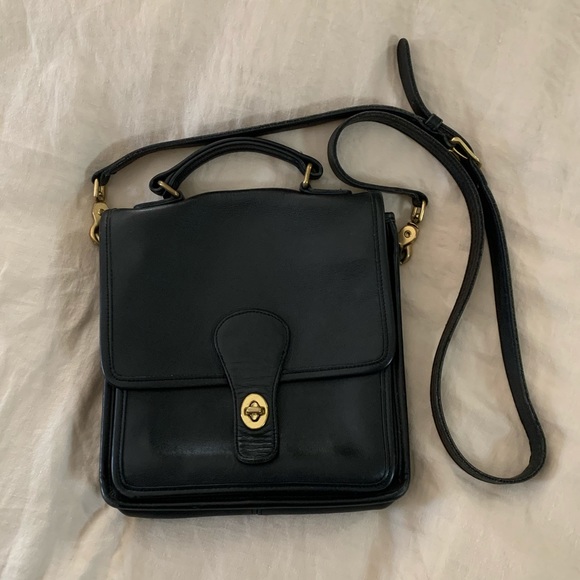 Coach Handbags - Coach Vintage Station Bag